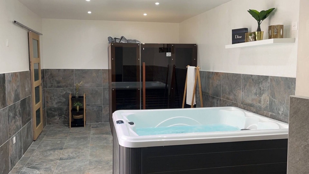 Livry-Gargan Apartment | Royal spa