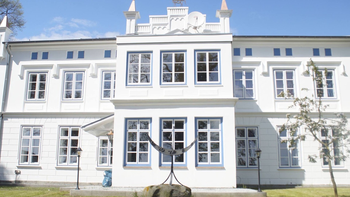Groemitz Apartment | Royal Suite im Barock-stil mit Terrasse im Herrenhaus-henriettenhof