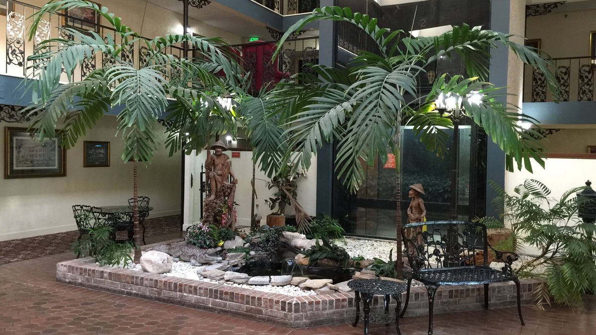 Lobdell/Woodale Hotel | Royal Suites