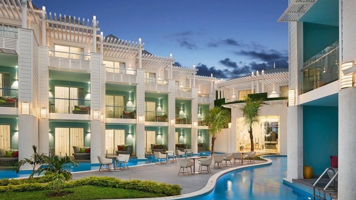 Orange Bay Apartment | Royal Swim-Up Suite w/King Bed, Ocean Views & Direct Pool Access ALL-INCLUSIVE