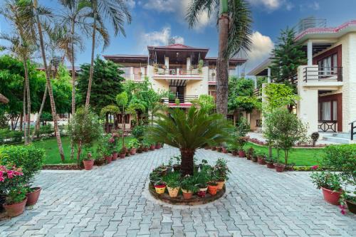 Sauraha Resort | Royal Tiger Luxury Resort