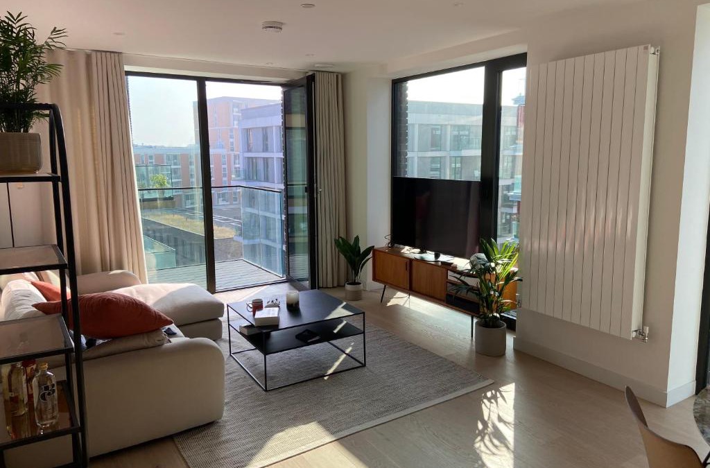 Docklands Apartment | Royal Wharf by the Thames