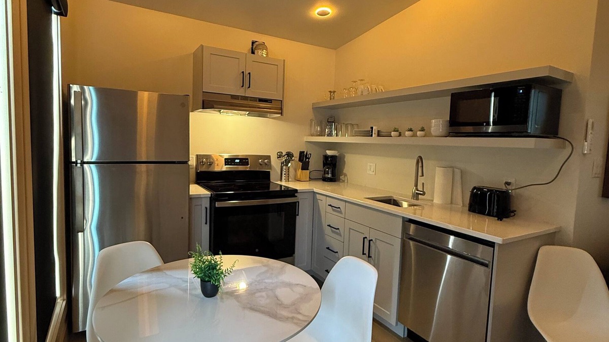 Charlottetown Hotel | Royalty Maples Motel & Cottages