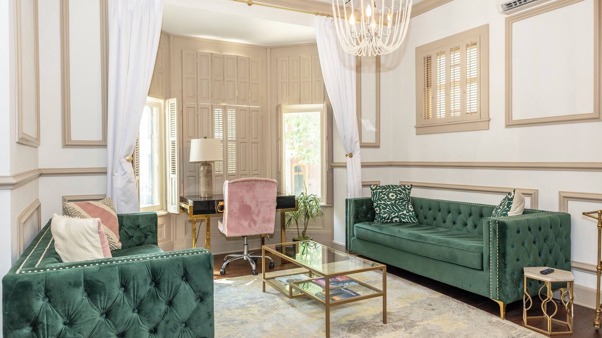 Frederick Apartment | Royalty on the Park: bar, movie theater, & patio