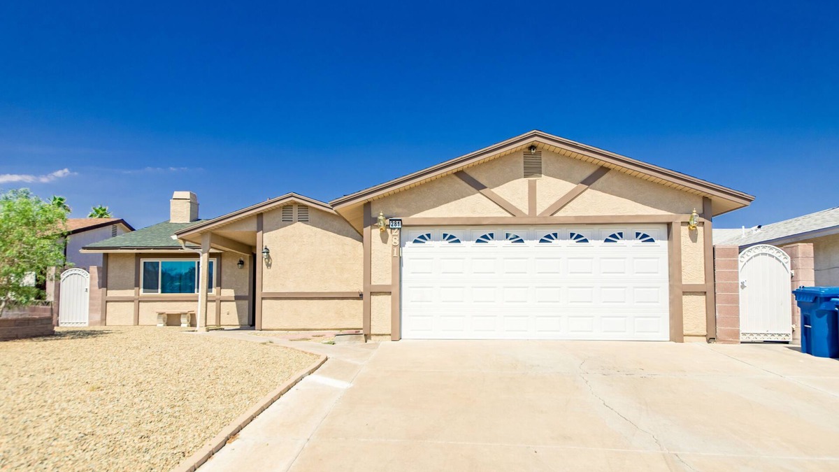 Henderson House | Royalty Stay At Princess Ann Court- All Amenities Included