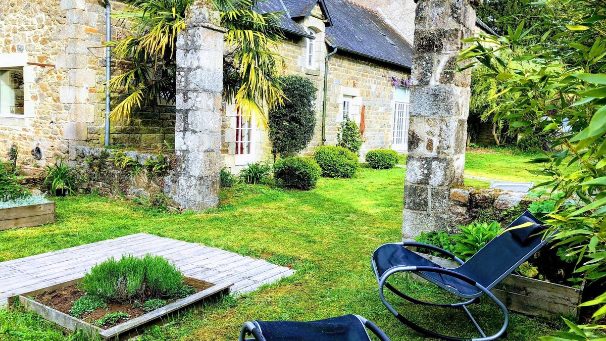 Quintin House | Roz Maria Cottage – Spacious, Modern, and Private Park, 20 Minutes from the Sea