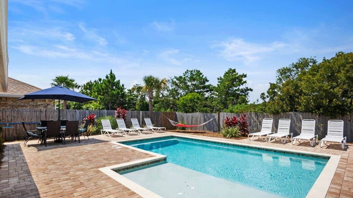 Miramar Beach House | RR + Splash Pad + Private Pool + 6 Passenger Golf Cart