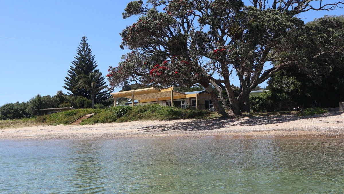 Pataua House | Ruahau - Absolute Beachfront - Luxury House and Cabin - Bikes, Kayaks, Spa, Pets