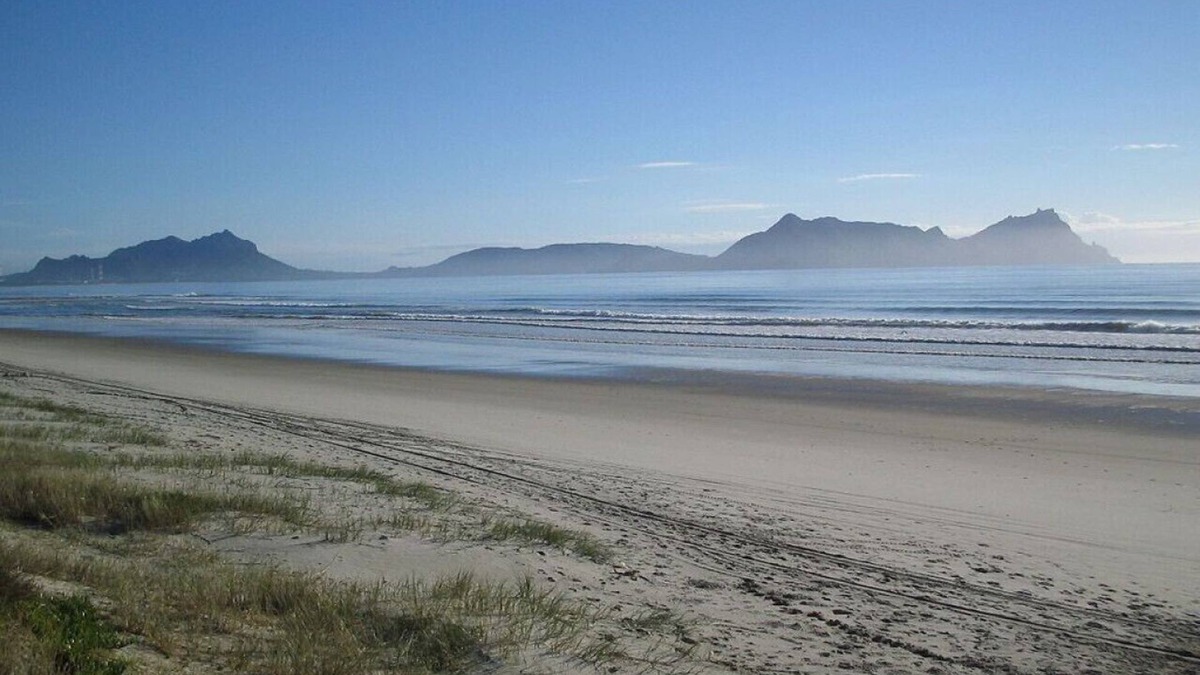 Ruakaka House | Ruakaka Holiday Home Walk to Beach