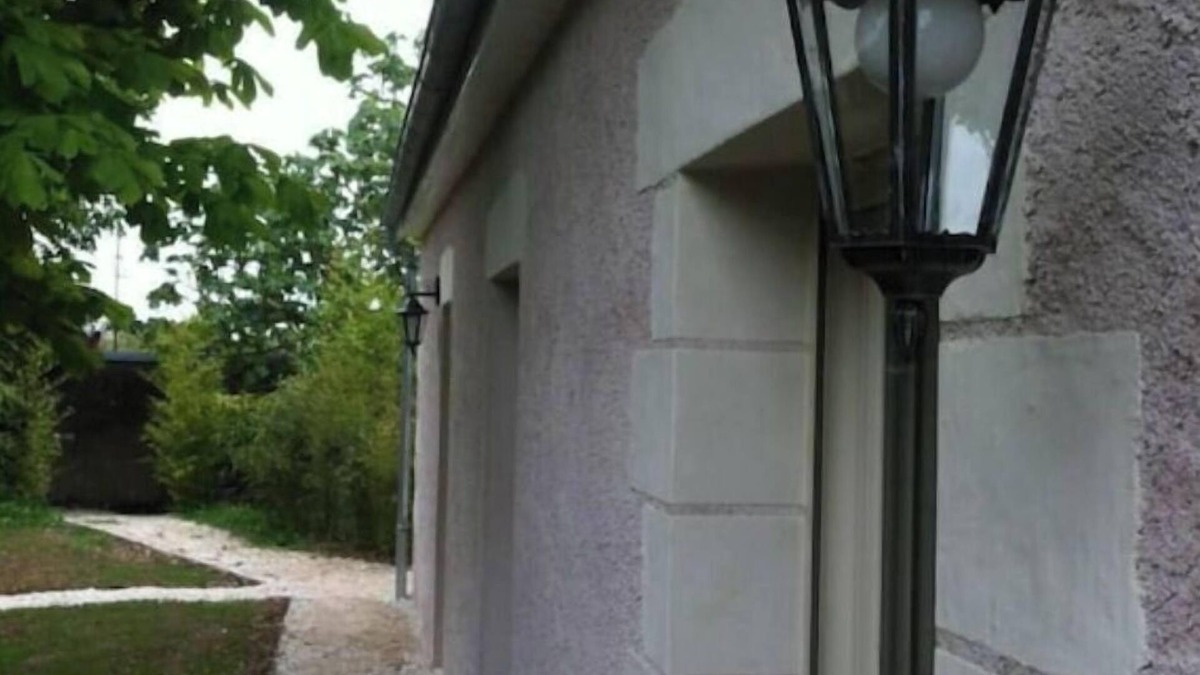 Amboise Cottage | "RUBIS COTTAGE"., CLOS SAINT DENIS COTTAGE.