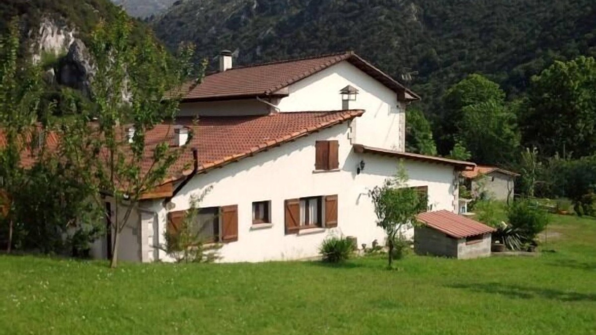Penamellera Alta Apartment | Rubó. Rural Apt. in the middle of nature.