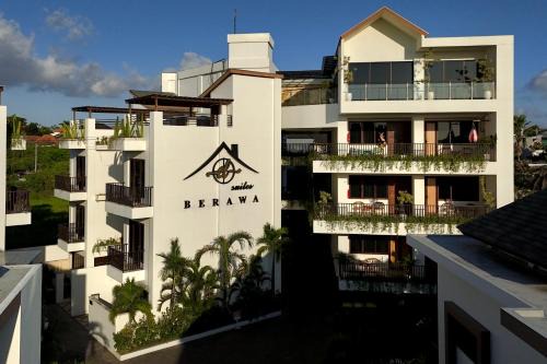 Berawa House | Ruby 3 bedroom apartment near finns