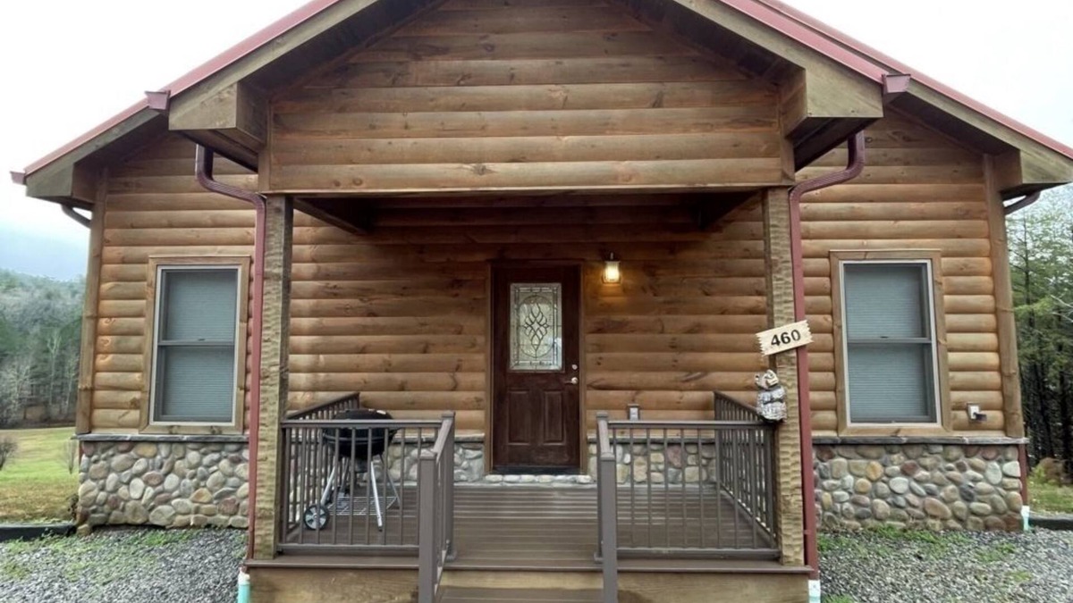 Tellico Plains Cabin | Ruby Bear - 2 Bedrooms, 1 Baths, Sleeps 4 by RedAwning