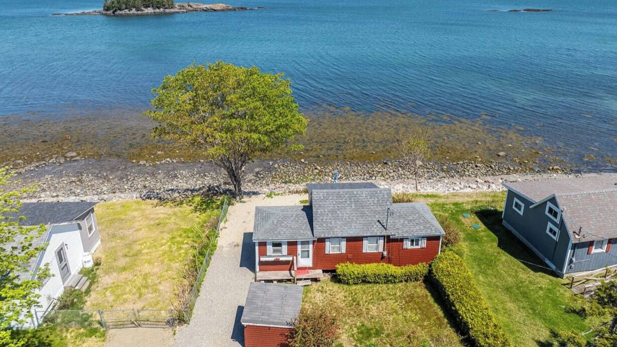 Jonesport Cottage | Ruby Cottage on the shores of Sandy River Beach