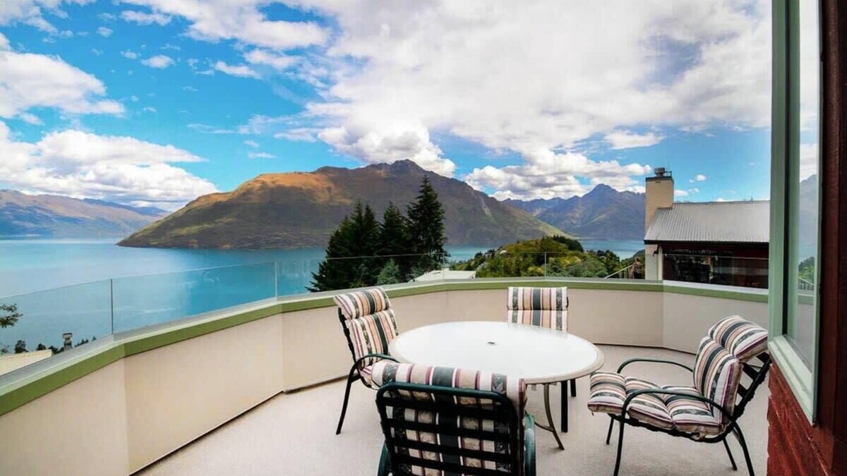 Fernhill House | Ruby's Fernhill Vista