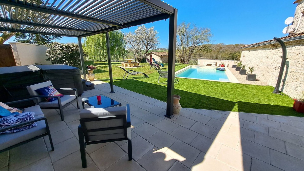 Puyguilhem House | Rudelle house jacuzzi and private pool