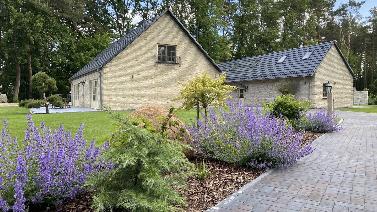 Krauschwitz House | Ruhe und Entspannung Umgeben von Einer Herrlichen Gartenanlage