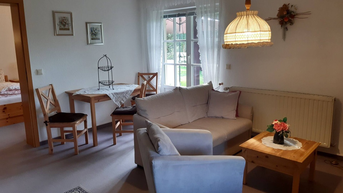 Diera-Zehren Apartment | Ruhige Ferienwohnung mit Kleiner Gartenterrasse