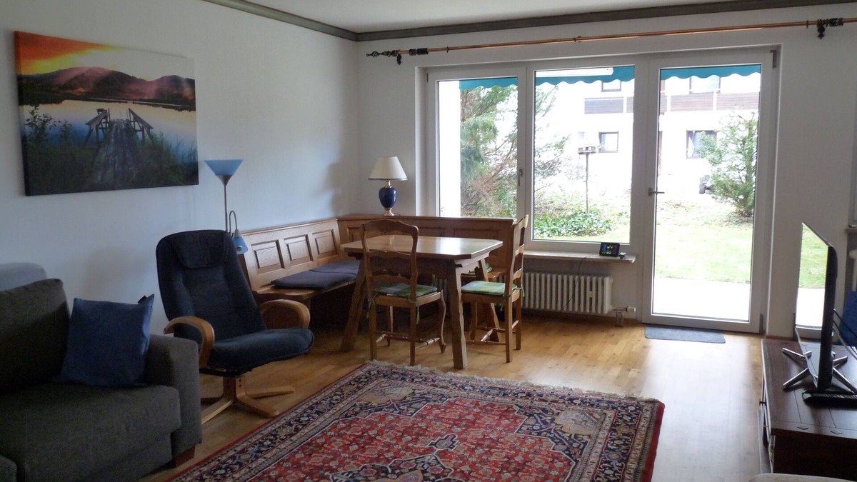 Horgering Apartment | Ruhige Ferienwohnung Zinnkopf auf 52m², Wohn- und Schlafzimmer und Terrasse