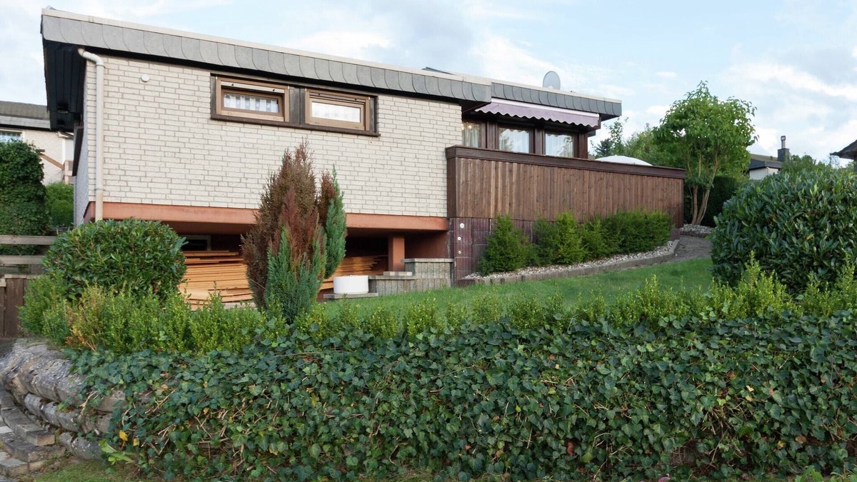 Feriendorf Hennesee House | Ruhiger Bungalow am Hennesee mit Terrasse
