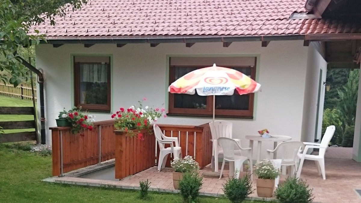Burggen House | Ruhiges Apartment mit Sauna, Burggen