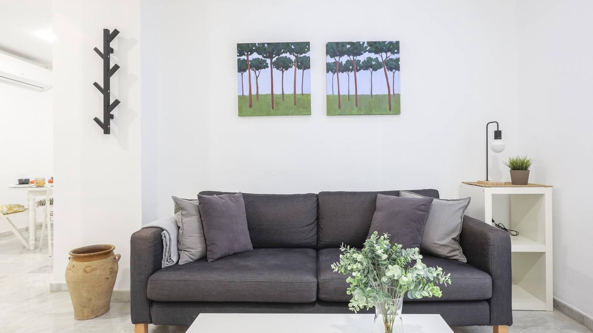 San Julian Apartment | Ruiz Gijón Elegant and modern in the most authentic Seville