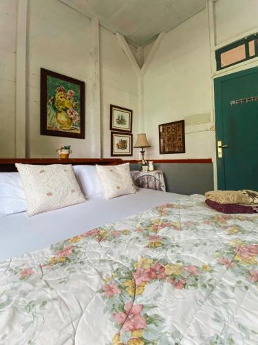 Ambarita Bed & Breakfast | Ruma Kaca Simanindo Bed&Breakfast