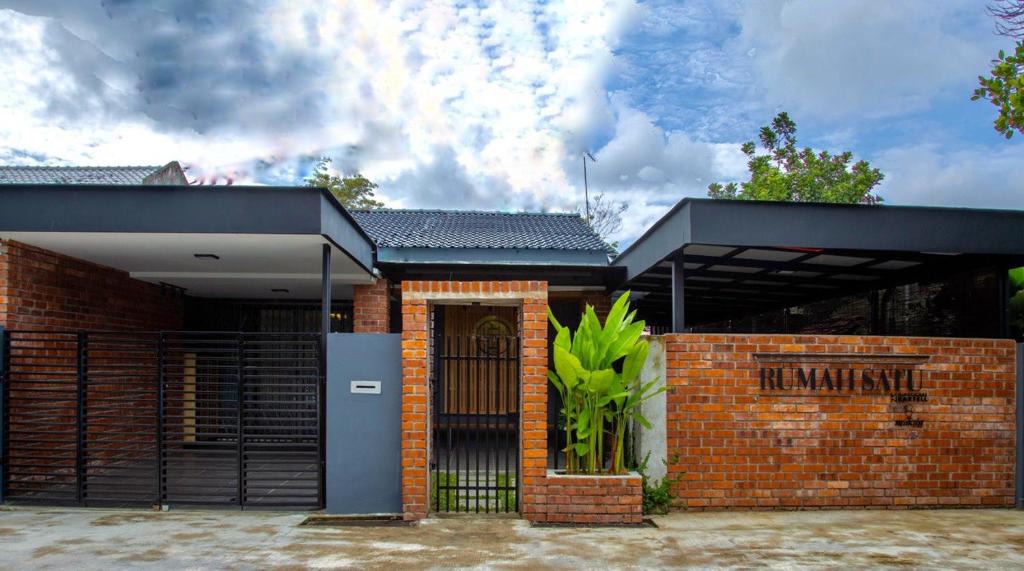 Kampung Lubok Peringgi House | Rumah Satu by NK