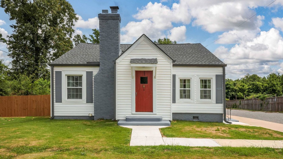Tuscaloosa House | Run Forest Run! 2.5 miles to UA!
