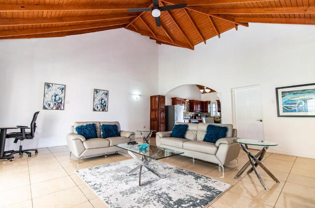 Runaway Bay Apartment | Runaway Bay Gem
