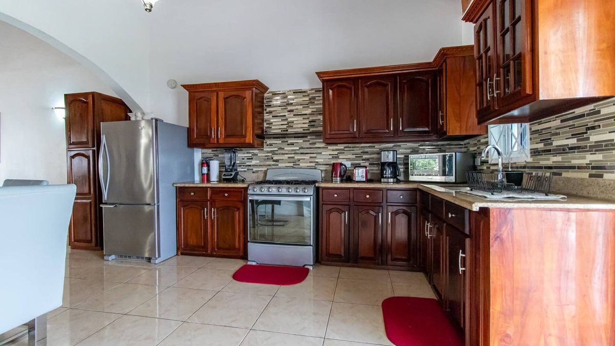 Runaway Bay Apartment | Runaway Bay Gem! Summ