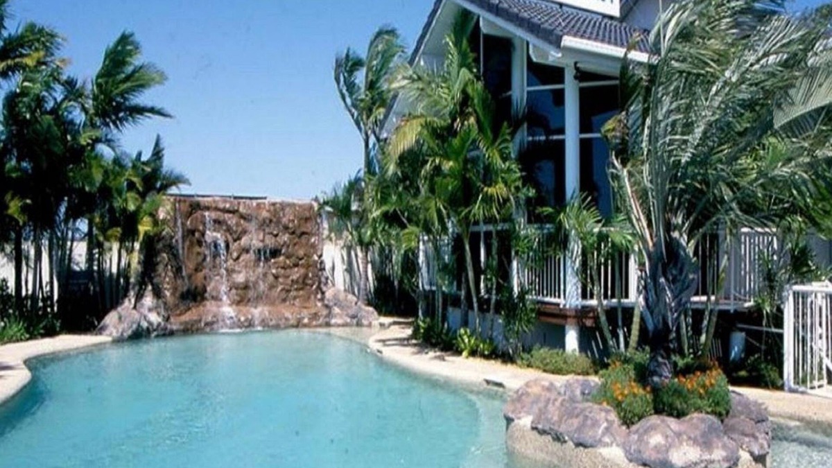 Runaway Bay Hotel | Runaway Bay Motor Inn