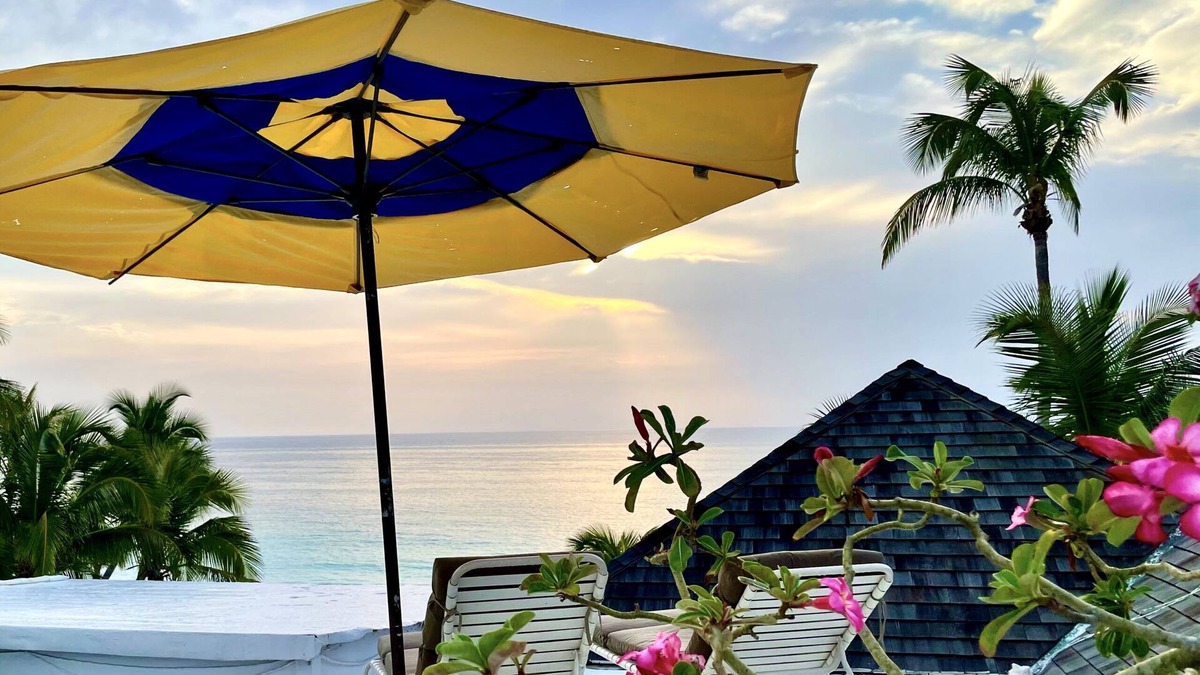 Dunmore Town Hotel | Runaway Hill Inn