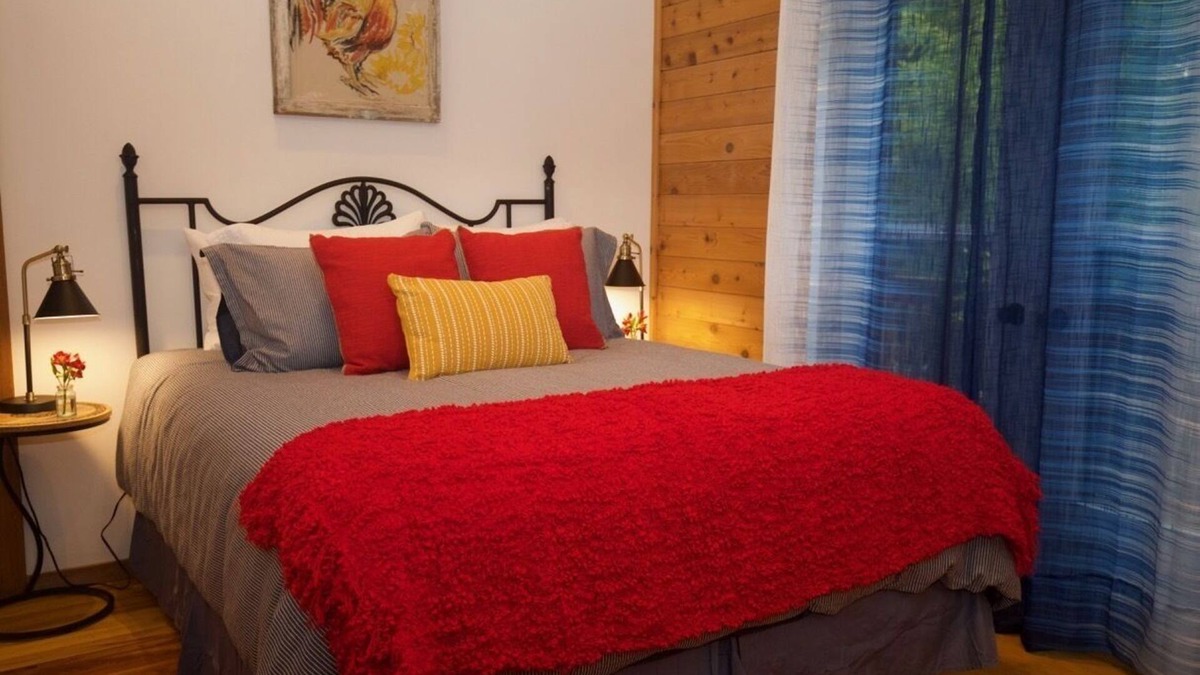 Bloomfield Bed & Breakfast | Runaway Rooster B&B - The Roost