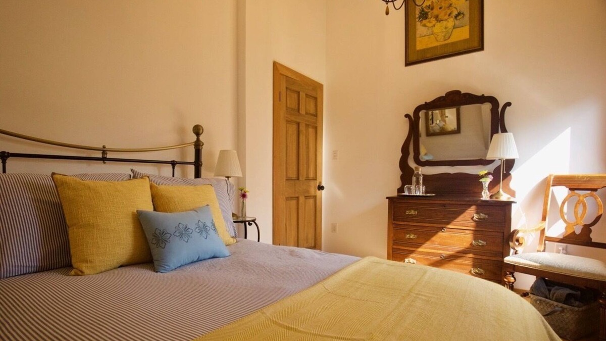 Bloomfield Bed & Breakfast | Runaway Rooster B&B - The Nest