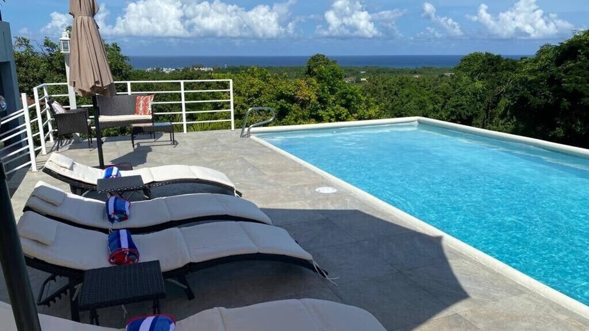 Runaway Bay Villa | RunAway to Tranquility