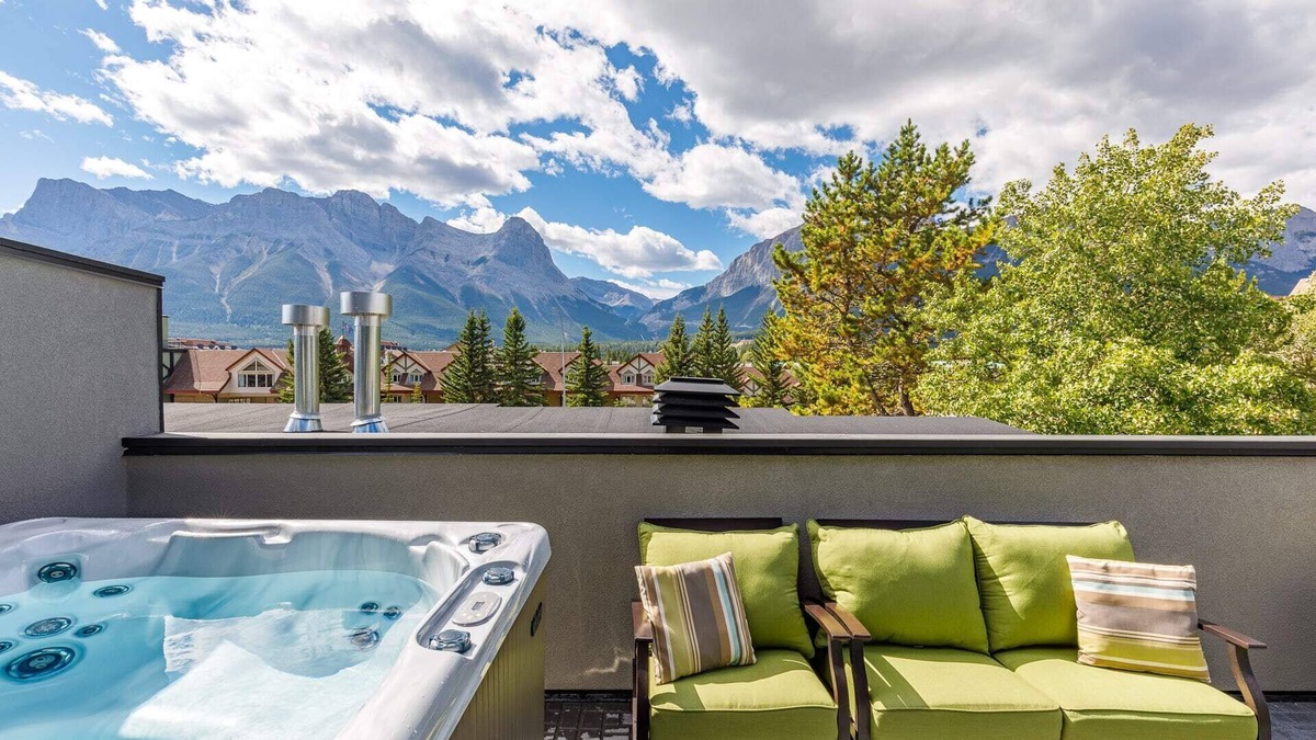 Teepee Town House | Rundleview - Impeccable Design and Private Hot Tub