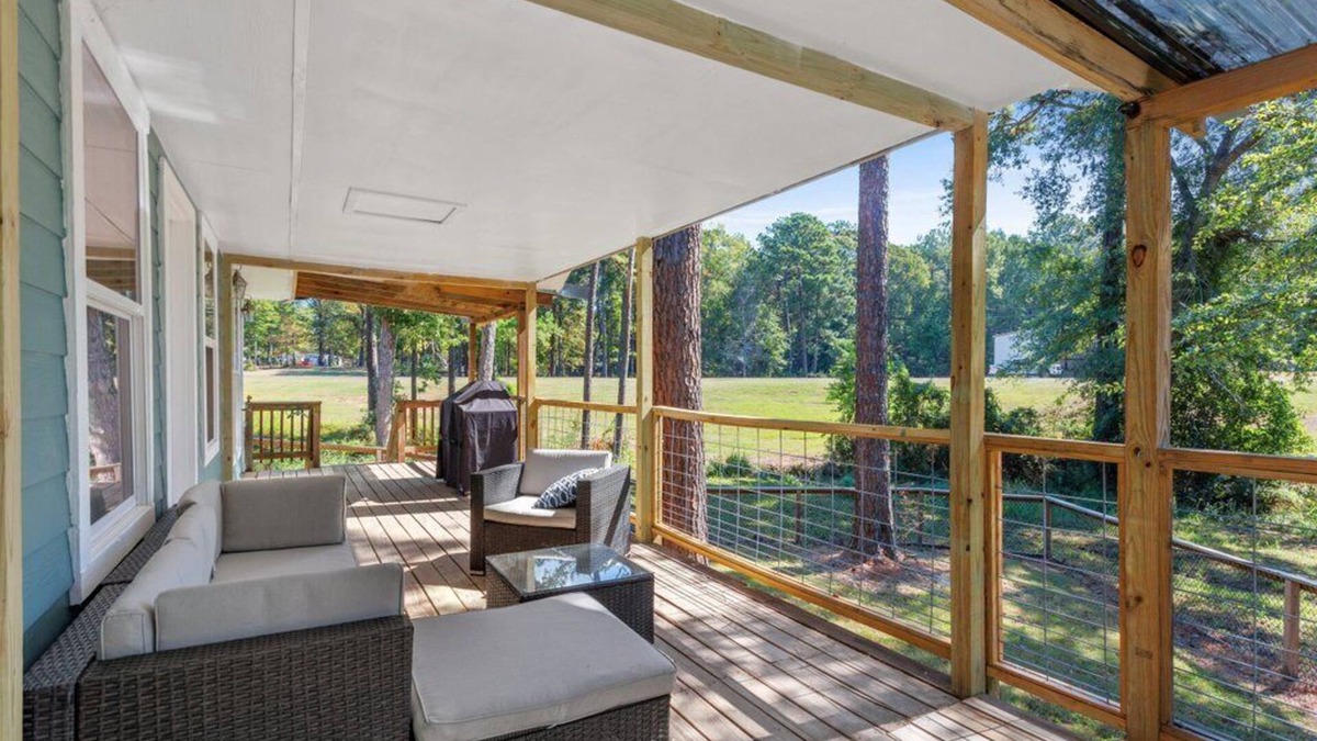 Zwolle House | Runway Paradise: Relaxing getaway close to town