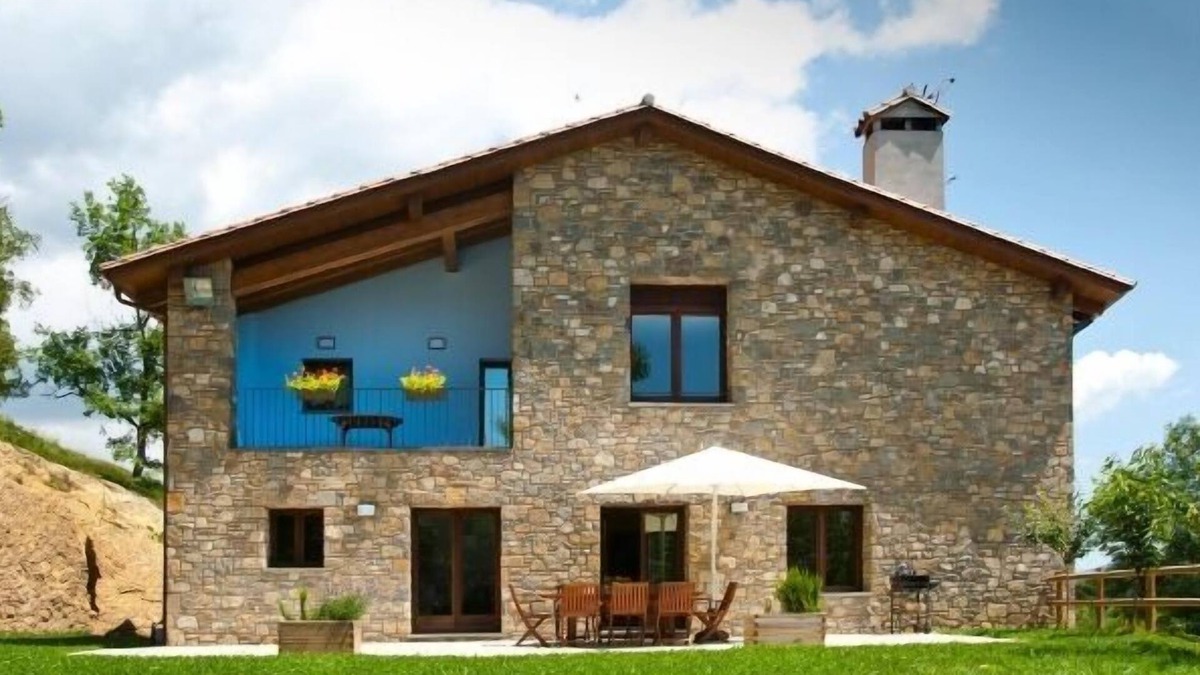 Sant Joan de Les Abadesses Cottage | Rural house integrates Mas Serrat de la Teia for 10 people (The House)