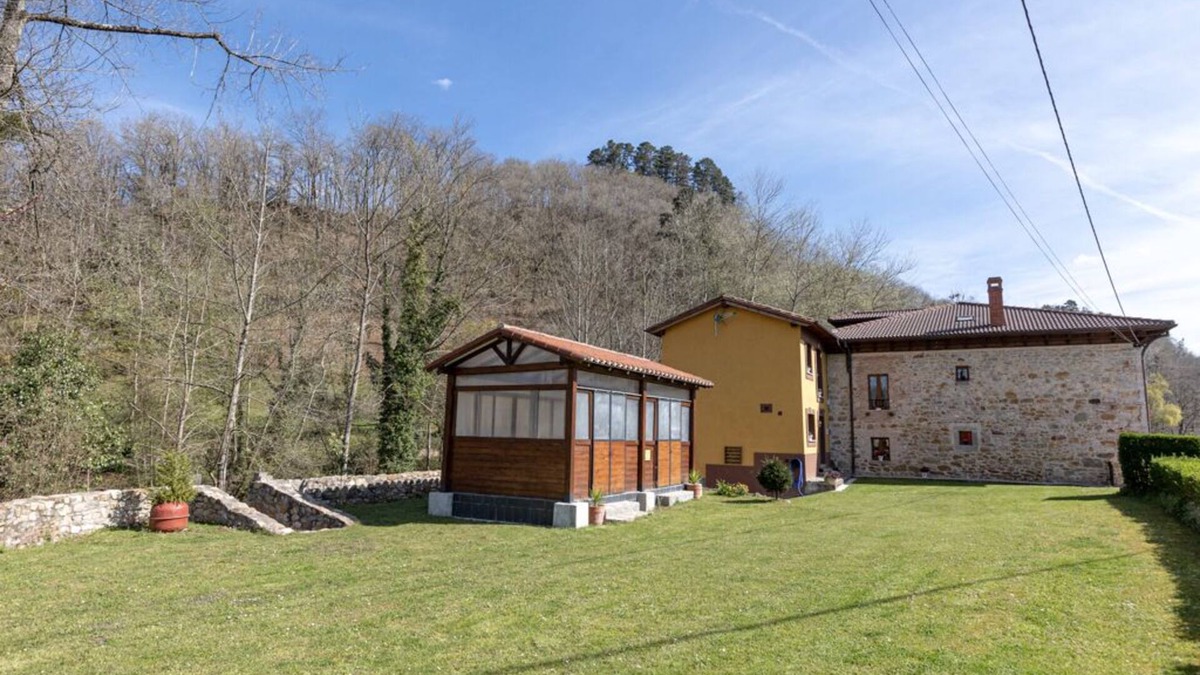 Soto de Cangas Cottage | RURAL ACCOMMODATION FLOREU DE REMIS
