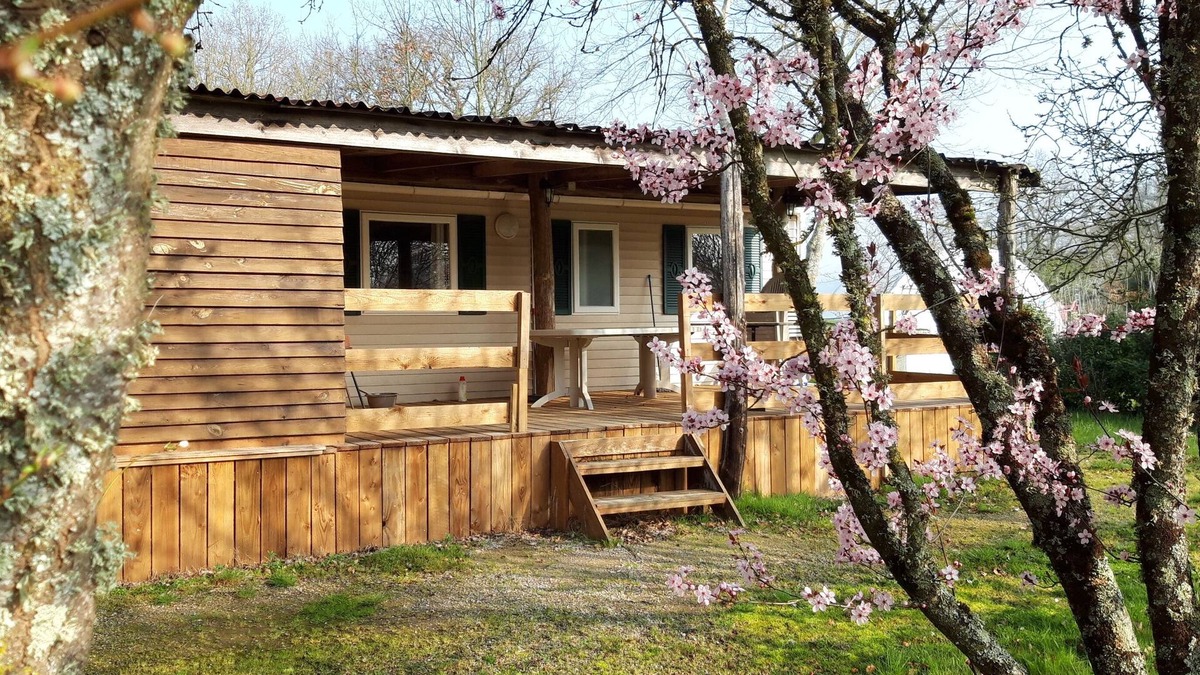 Gourge House | Rural accommodation 8-10 pers. : heated swimming pool, ponies, fishing, Puy du Fou