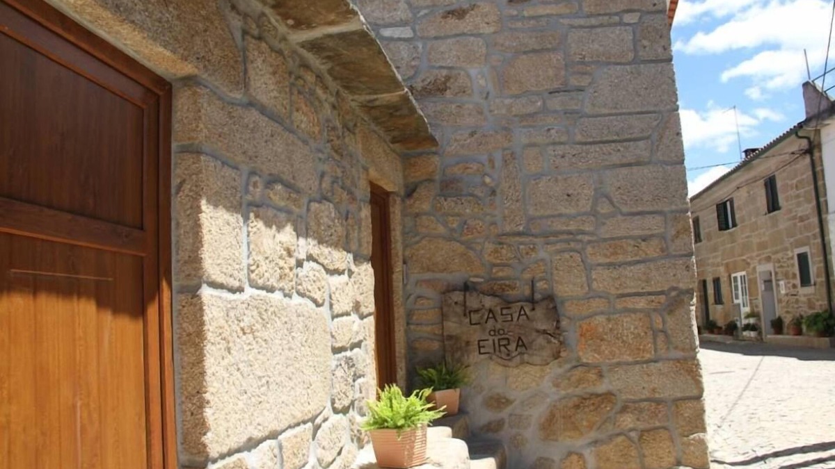 Monaco Cottage | Rural Accommodation Casa da Eira - House with garden -Free Wifi