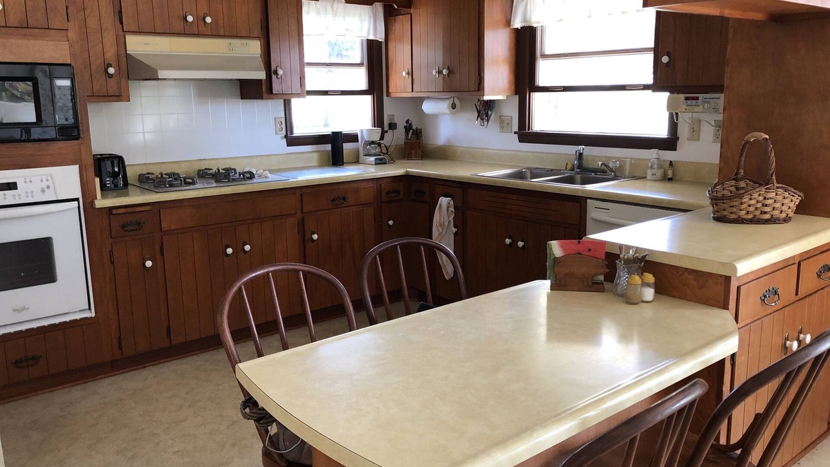 Oakdale House | Rural Acreage, entire house, 20 min. to Iowa City