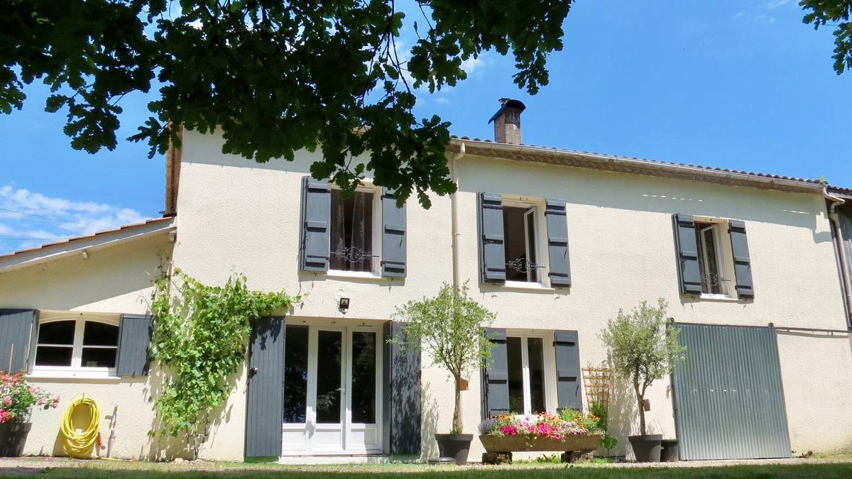 Casteljaloux House | Rural and Tranquil Holiday Home - Garden, Fully Equipped Kitchen