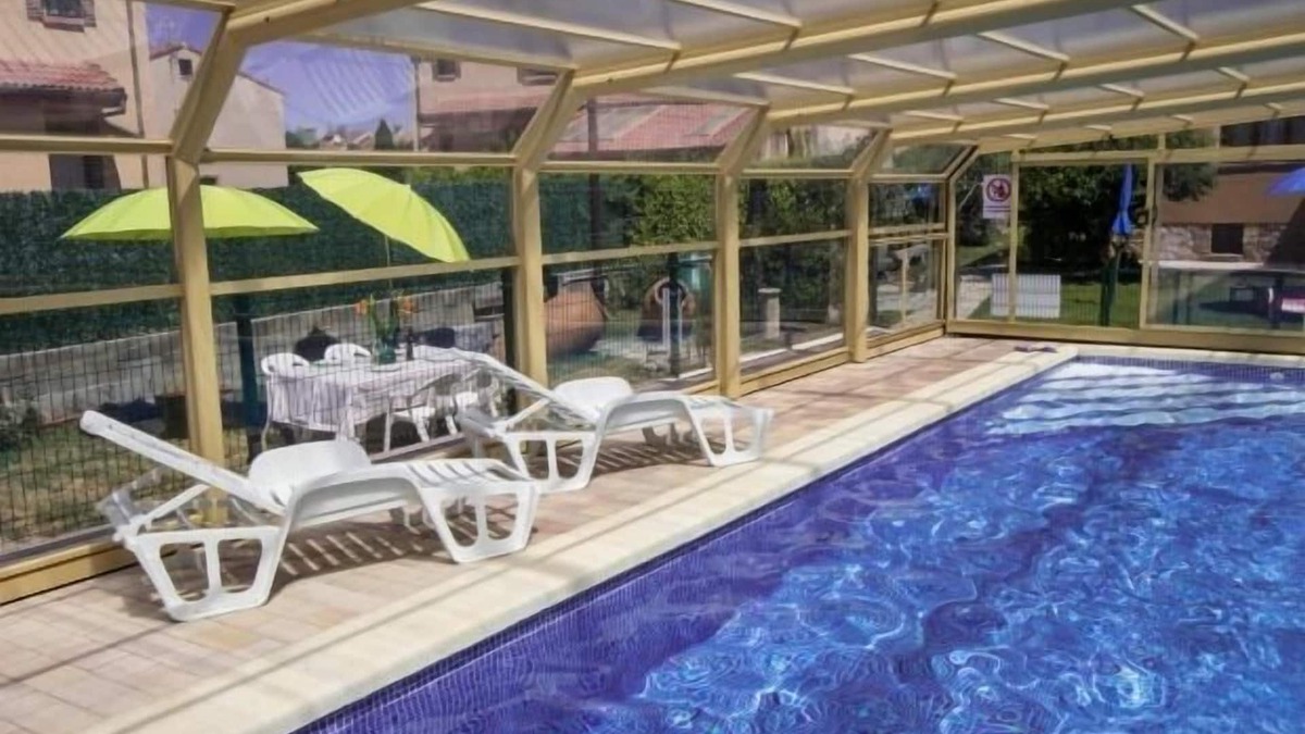 Palazuelos de Eresma Ski Chalet | Rural apartment El Balcón de Pilatos for 12 people
