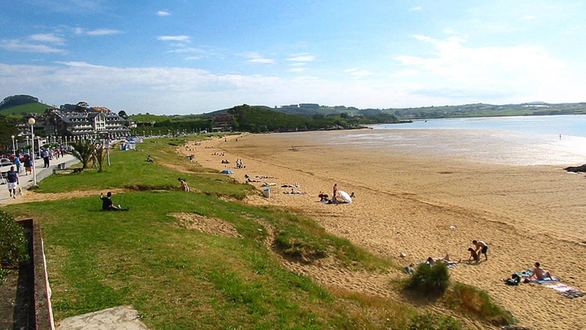 Mogro Apartment | Rural apartment facing the beach with swimming pool and paddle tennis court.