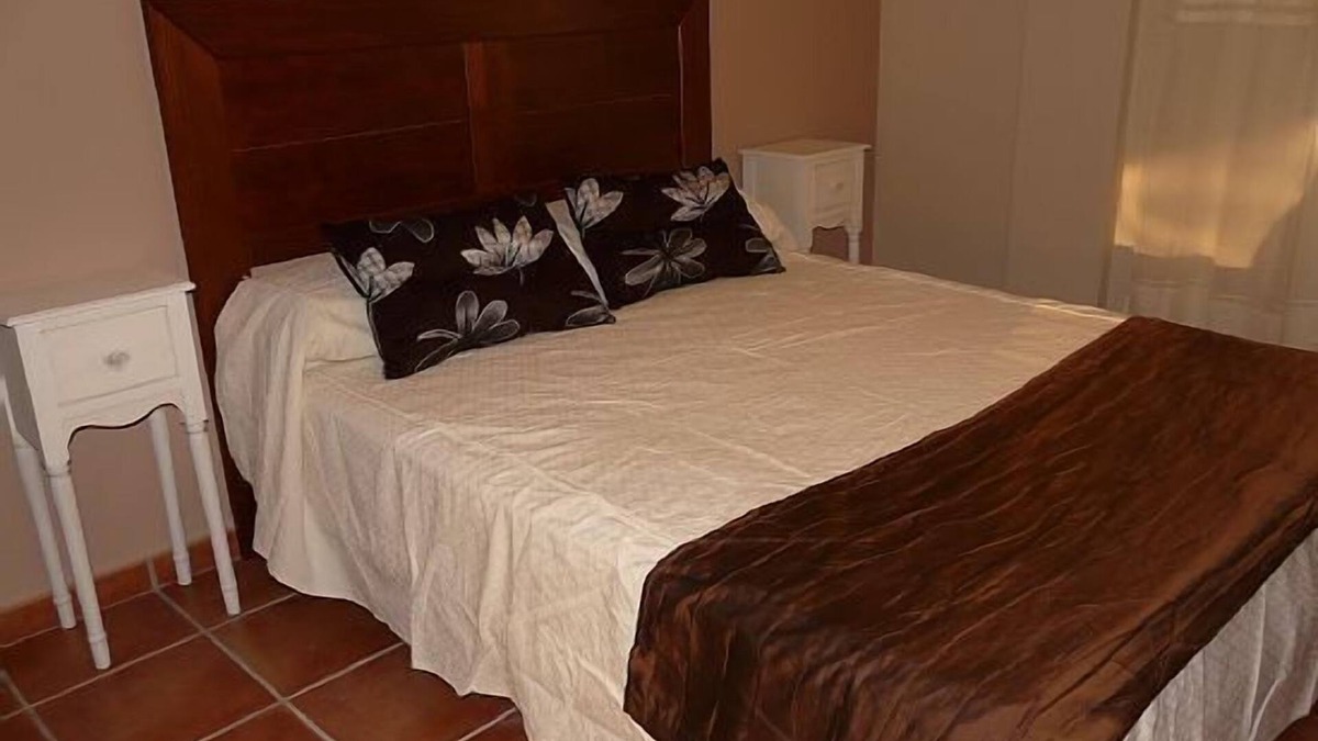 Villamiel Cottage | Rural apartment La Noguera for 17 people