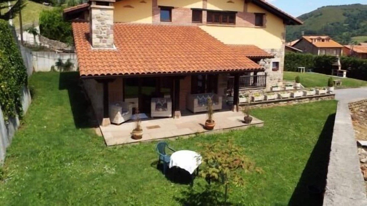 Barrio de Arriba Cottage | Rural apartment La Riguera de Ginio for 2 people with whirlpool