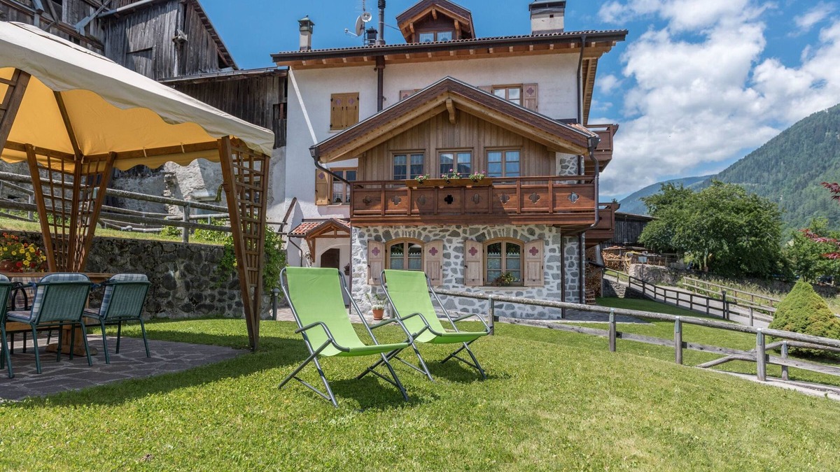 Almazzago Apartment | Rural Apartment "Maso Margherita - Cort" with Garden and Wi-Fi