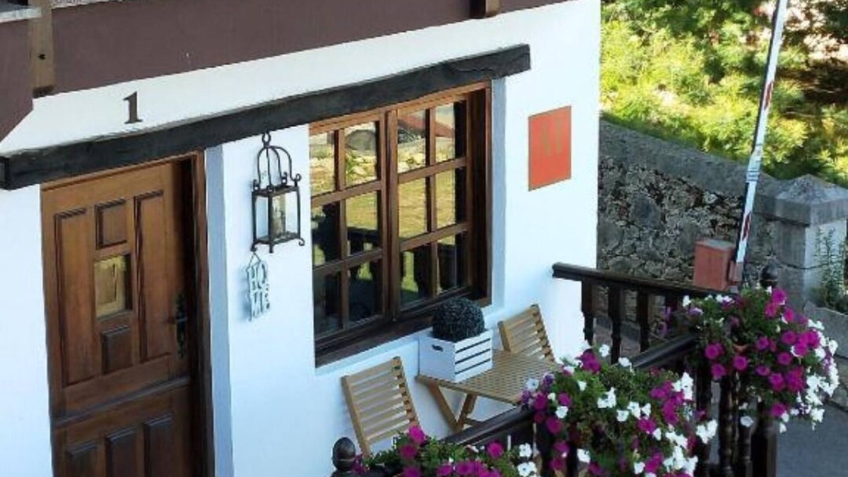 Isla Apartment | Rural Apartment with 2 Bedrooms and Terrace in the Historic Center of Isla de Mallorca